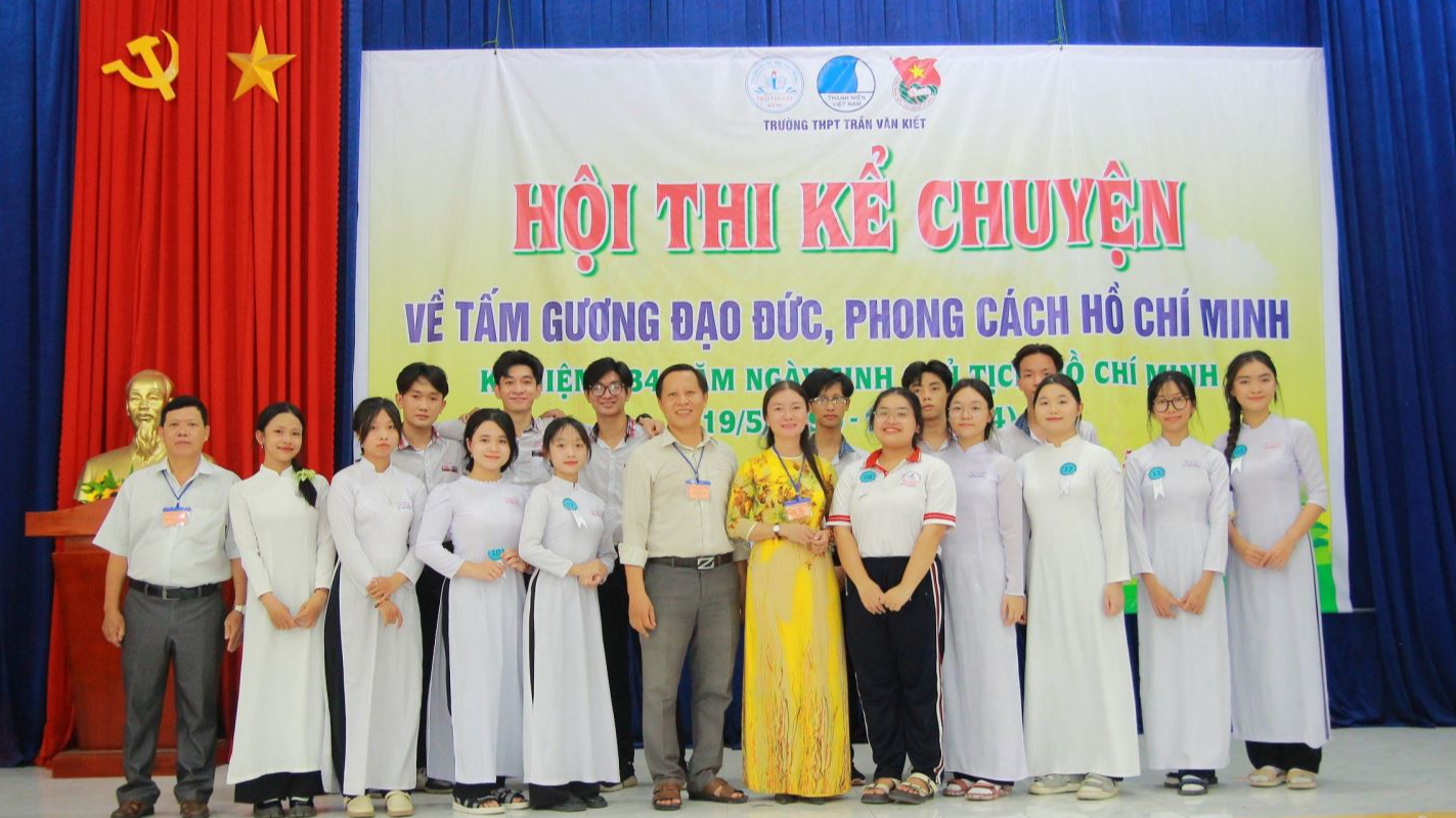 Trường THPT Trần Văn Kiết tổ chức Hội thi kể chuyện về tấm gương đạo đức, phong cách Hồ Chí Minh, kỉ niệm 134 năm Ngày sinh Chủ tịch Hồ Chí Minh.
