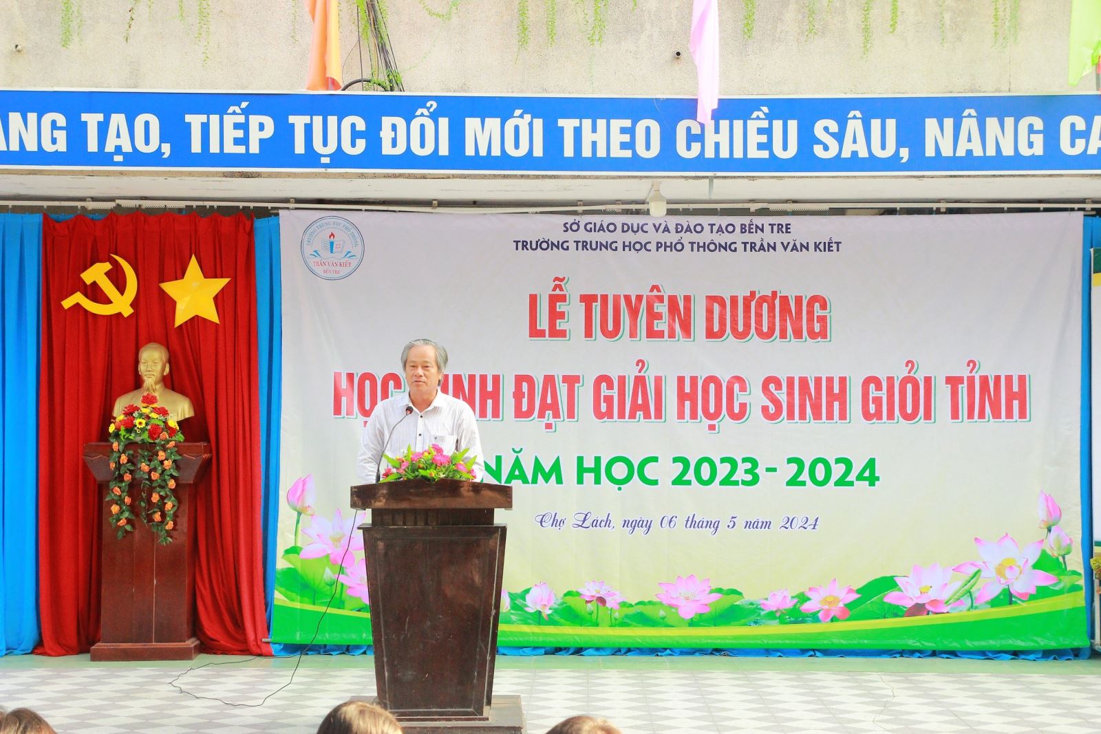 ông Nguyễn Minh Đức - Huyện ủy viên – Phó chủ tịch UBND huyện Chợ Lách phát biểu.